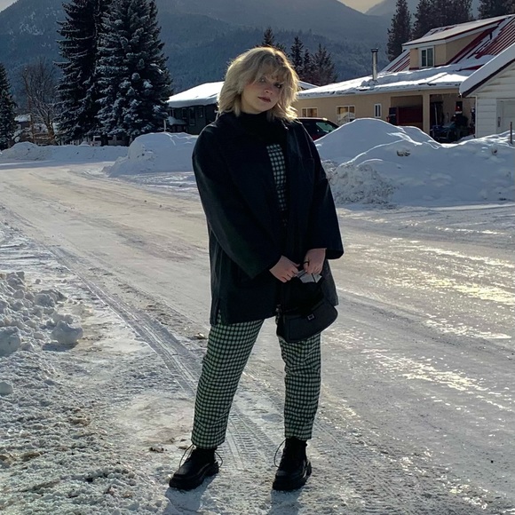 Meet your Posher, Emma - Picture 2 of 7